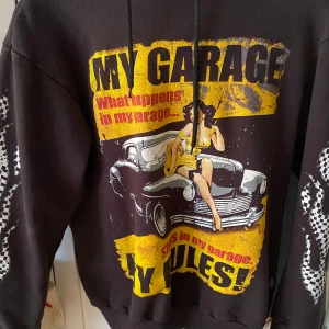 Hoodie - Snygg Hoodie i strl S 100kr+frakt nypris 600kr