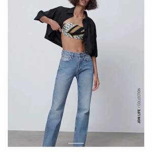 Säljer Zaras mid rise jeans, mer mot mörkblå, stl 36 💙