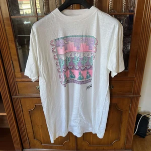Baggy vintage t-shirt - 100% cotton storlek Xl men är en jätte bra pass form för M om man vill ha det baggy