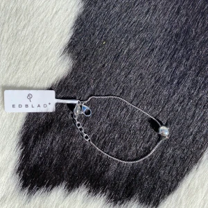 Fint oanvänt silvrigt armband från Edblad - Jättefint oanvänt silvrigt armband frånd Edblad med lappen kvar!