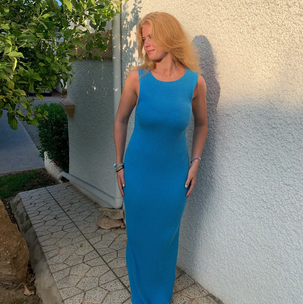 En otroligt fin blå klänning från Nakd i storlek S men kan lika gärna passa S-L, kanske till och med mer då den är väldigt stretchig 💙. Klänningar.