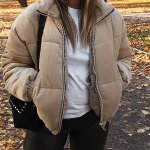 Manchester ”dun”-jacka från Bershka. Strl XS-S. 250 kr eller bud (exklusive frakt) 🍂🍁🍃