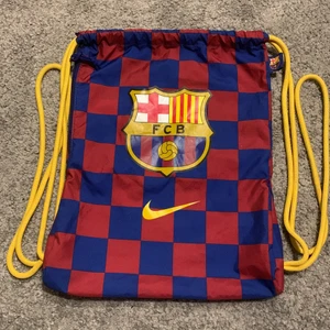 Barcelona gympapåse - Den är i bra skick, rätt så stor, använt några gånger, funkar för både kvinnor och män.