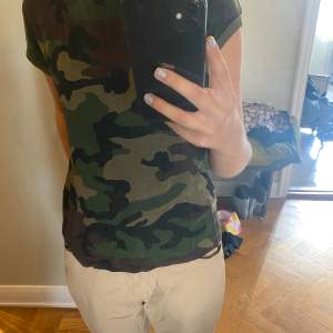 Cool camouflage t-shirt i storlek XS💚🤎 30kr+frakt (66kr)