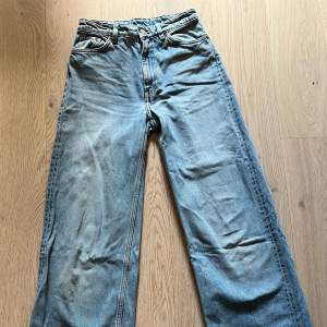 Blåa Lågmidjade vida jeans från monki storlek xs/ 25. Köparen står för frakten 