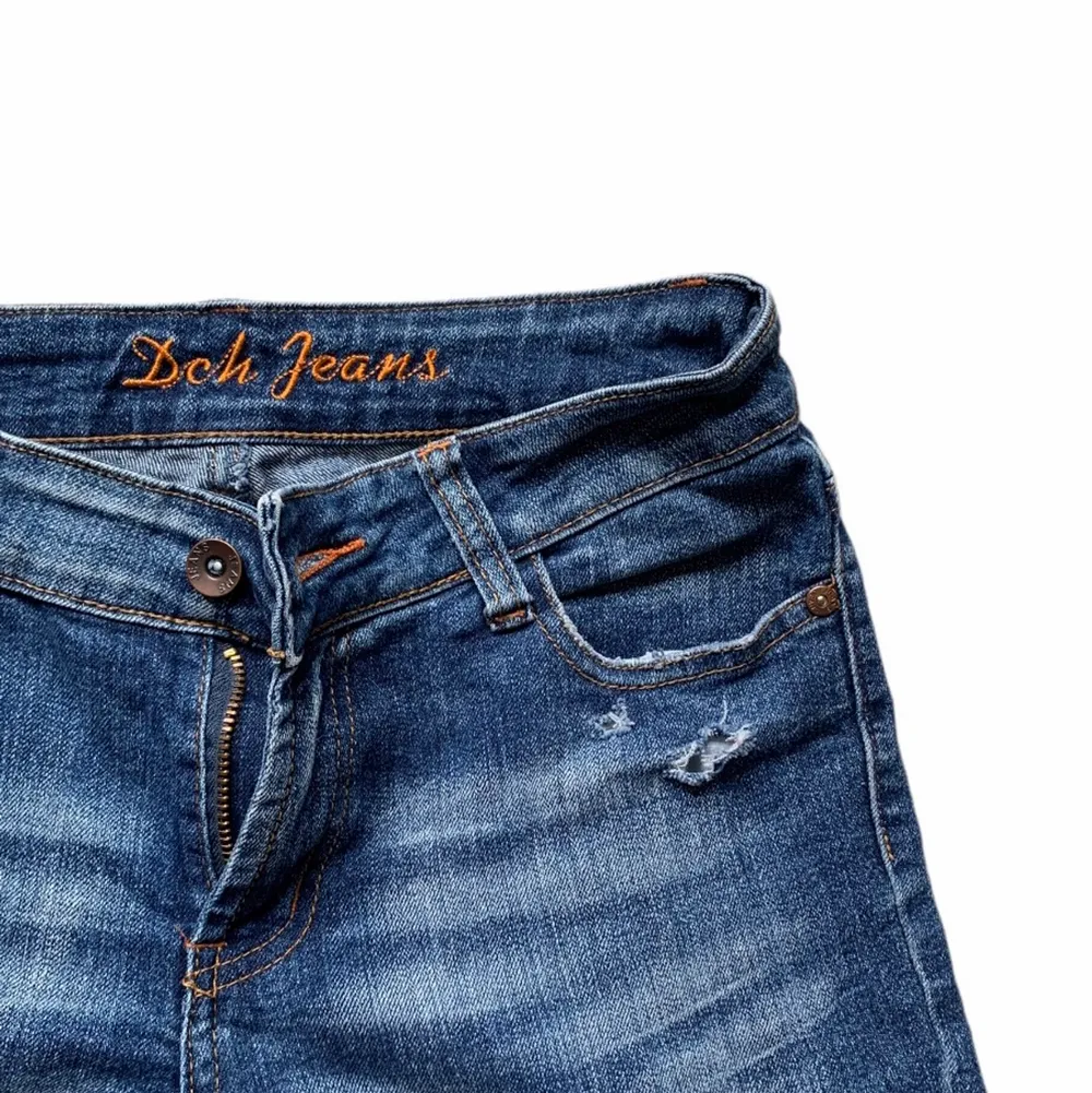 Y2k jeans som e lite bootcut 🍒. Jeans & Byxor.