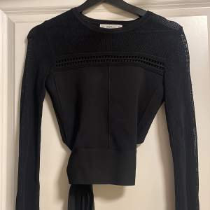 Snygg svart top från Zara -stl s -ej använd -nypris 500