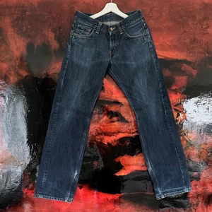 Carhartt jeans - 🌊Carhartt Jeans                                                        💥Storlek 28 x 32                                                       Följ @nittio1 på Instagram för giveaways, updates och exklusiva drop ☝🏼