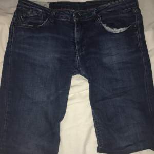 Mammas gamla 🤩Lågmidjade🤩 jeans med finna ditaljer finns inte längre i butik säljer även för välkdigt 💵BILLIG PRIS💵