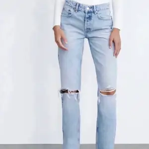 fina jeans från zara, oanvänd💞 kan inte ta fler bilder då dom är försmå för mig…💋💋 150kr+frakt!!!💕🫶🏼