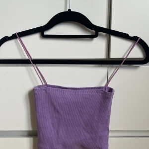 Zara linne  - Ribbad topp från zara storlek S. Köpare betalar frakt