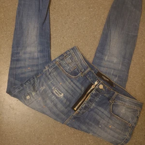 Östra göinge kommun  - Bästa byxor men jag tvätat den många gånger så blev små för mig och färjen blev mindre på byxorn. Den kan vara bra för fester med och skolan åxo 