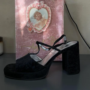 Klackskor från Angel Run🖤 - Klackar från märket Angel Run i storlek 39. Aldrig använda och kommer även i orginallåda, fantastiskt skick för sin ålder. Säljs för 400kr + frakt. 