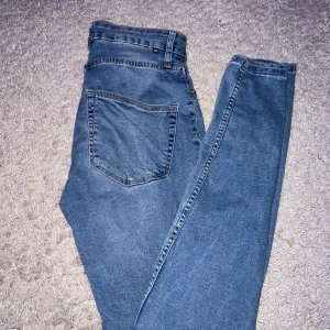 Jeans - Jätte fina högmidjade jeans som är från lager 157 och knappt använda. 
