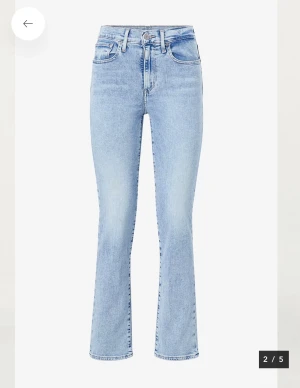 Levi’s 724 - Säljer mina Levi’s 724 pågrund av att dom är försmå. Skit snygga jeanse, knappt använda och är i ny skick. Köpte dom för 900 💞