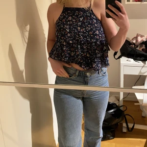 Topp - Säljer en snygg topp från Abercrbie&Fitch i storlek XS. Är använd 1 gång pga för liten. 