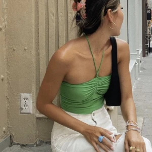 Topp - söt grön halterneck topp 