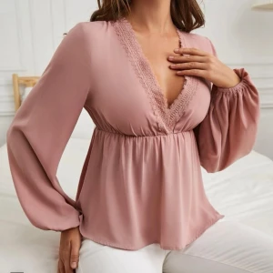 Rosa blus - Helt ny och oanvänd blus. Super fin men tyvärr för stor vid bysten för mig. 