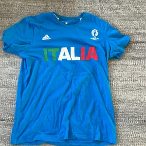 Adidas T-shirt  - Vintage Italia euro 2016 tee i väldigt fint skick, size L 