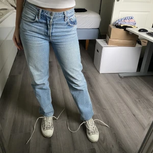 Jeans från GRLFRND - Nypris cirka 3000 kr, passar mig som är en xs/s, 34/36