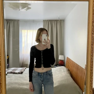 tröja med leopardmönster - långärmad tröja med leopardmönster från brandy melville! sparsamt använd och i bra skick :)