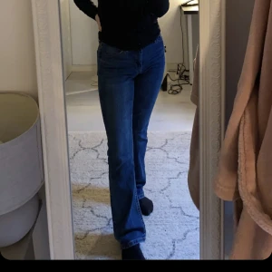 Bocut jeans  - Använder inte längre, blåa bocut jeans, jätte sköna 