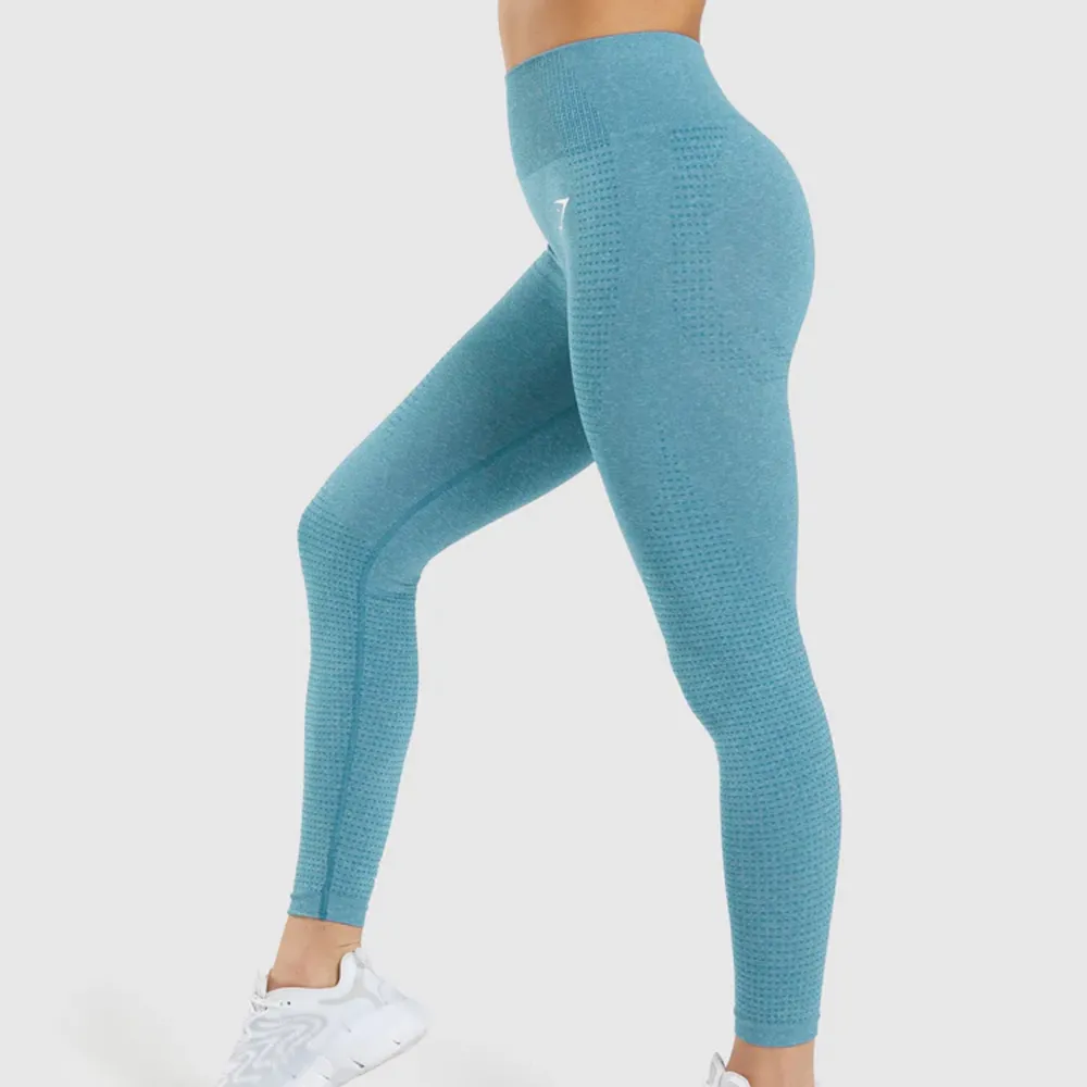 Varken testade eller använda träningstights från gymstark i modellen vital seamless 2.0 leggings. Säljer då jag ej hann returnera i tid (nypris 549kr). Ligger i originalförpackning😁. Jeans & Byxor.