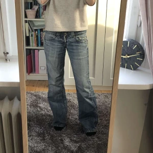 Coola jeans!! - Så sjukt coola jeans med snygga fickor!! Säljer åt en kompis!❤️