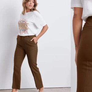 36 Kostymbyxor  - Kostymbyxor från Gina Tricot. I nyskick, inget att anmärka på. Storlek 36/s