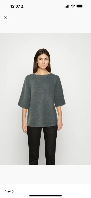 Stickad tshirt - En jätte fin stickad tshirt med lappen kvar, så helt ny bara testad! I storlek s