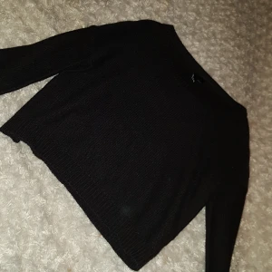 Stickad tröja  - Säljer en mysig stickad tröja i stl 34