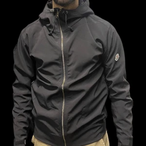 Moncler jacka - Helt ny, storlek S enkel o simpel