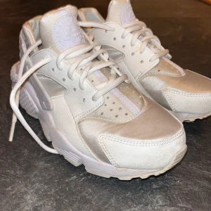 Nike huarache - Mycket fint skick. Storlek 38 men passar 37. 