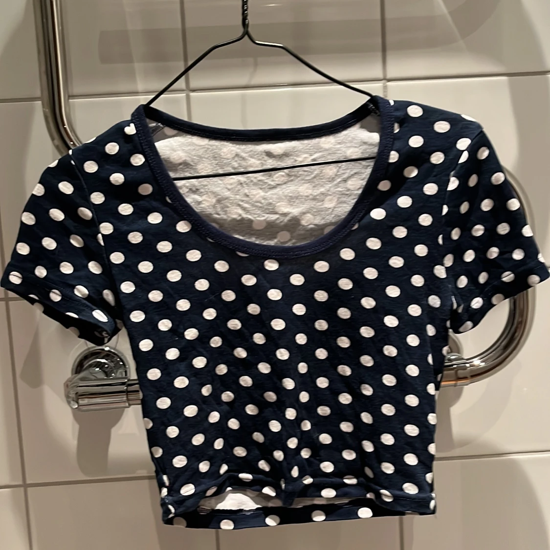 Prickig mörkblå croptop - 91