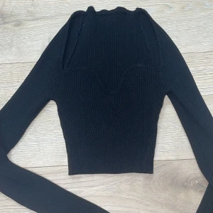 Topp - Tröja storlek S. Sitter som en S. Stretchig 