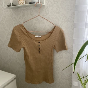 Tröja - Super snygg tröja från Pieces  Inte mycket använd, Fint skick. Strolek S, 50kr