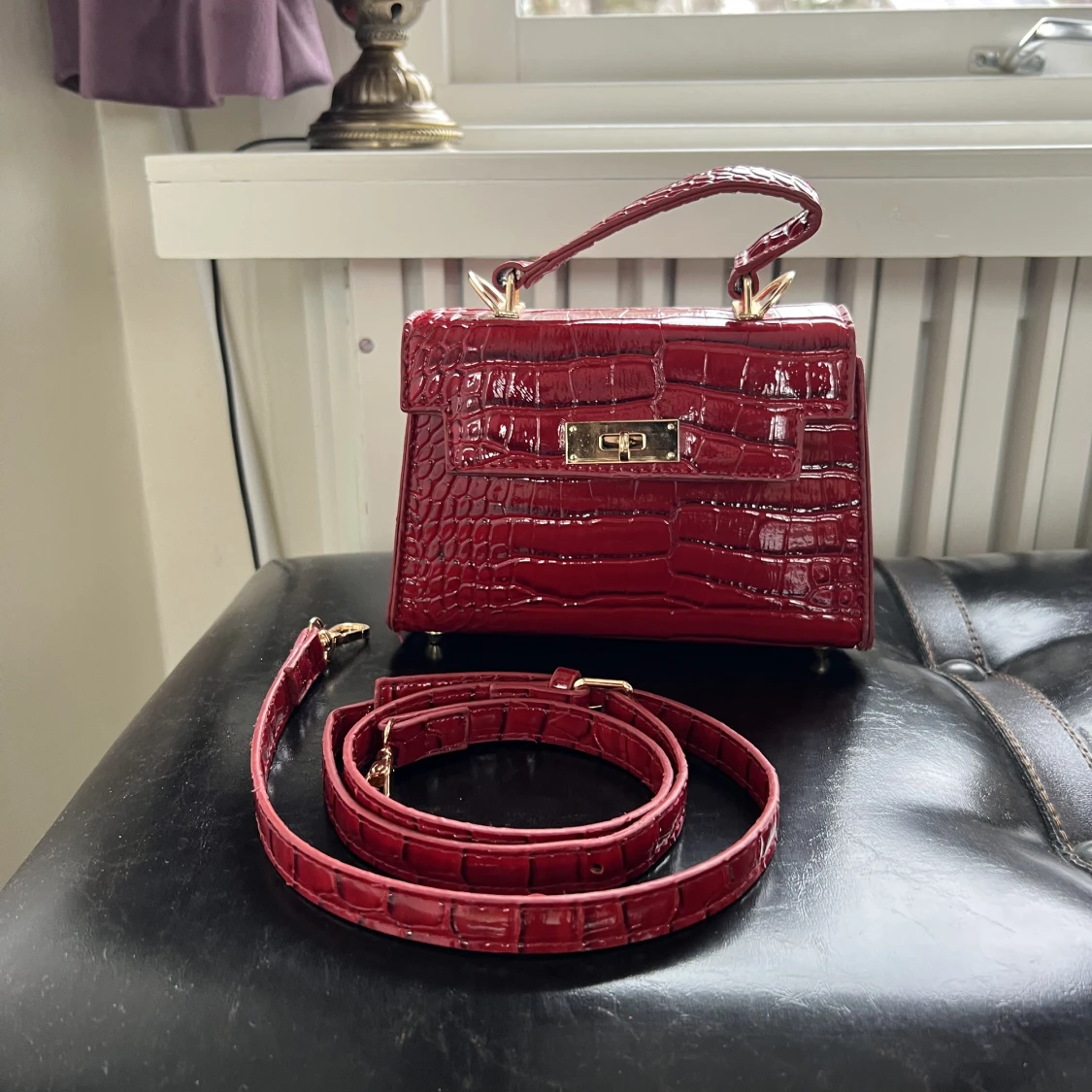 Röd axelväska - 90