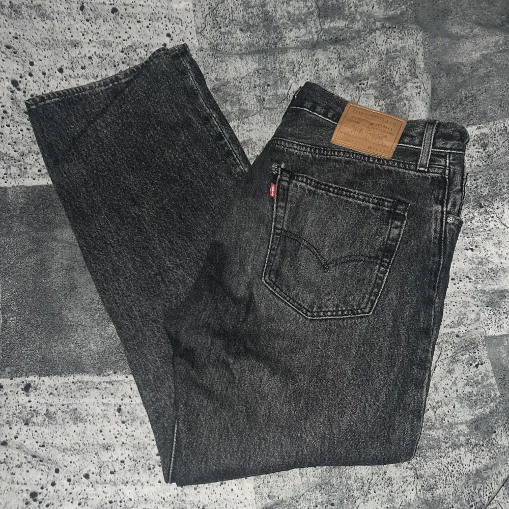 Grå jeans från Levis 551or, använda men bra skick. Jeans & Byxor.