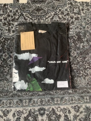 Virgil Was Here T-Shirt - Helt ny. ”Virgil was here” rip. Kommer inplastad. Riktigt fet T-Shirt.