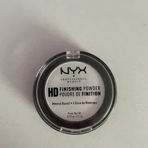 Puder - Kompakt puder från nyx 