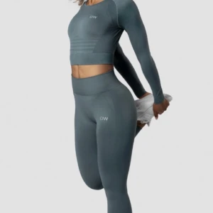 ICIW set, Jungle Green  - Säljer detta set då de tyvärr är lite små för mig. Är helt nya och nypriset är 1000kr ☺️ säljes för 400kr 🙌🏻