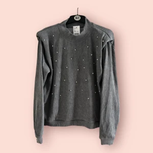 Grå tröja  - Oanvänd mjuk lurvig tröja från Pimkie, vida ärmar, storlek XLskriva om ni önskar flera. bilder och frågor 