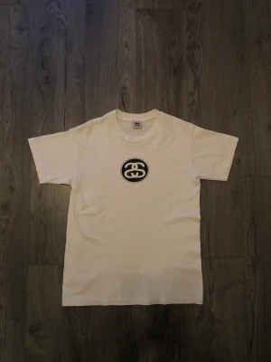 Vintage Stüssy T-shirt  - Vintage Stüssy T-shirt. Bra skick. Storlek medium.
