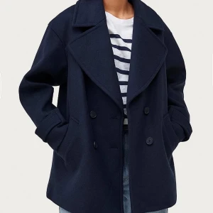 Ellos Jacka Olina - Säljer denna jackan som är i väldigt bra skick då den är använd få tal gånger! Jackan är slutsåld på Ellos hemsida och jackan är i strl 40 💞 KÖPAREN STÅR FÖR FRAKT! 