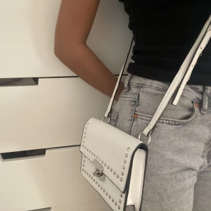 liten väska vit - inga skador, köpt secondhand