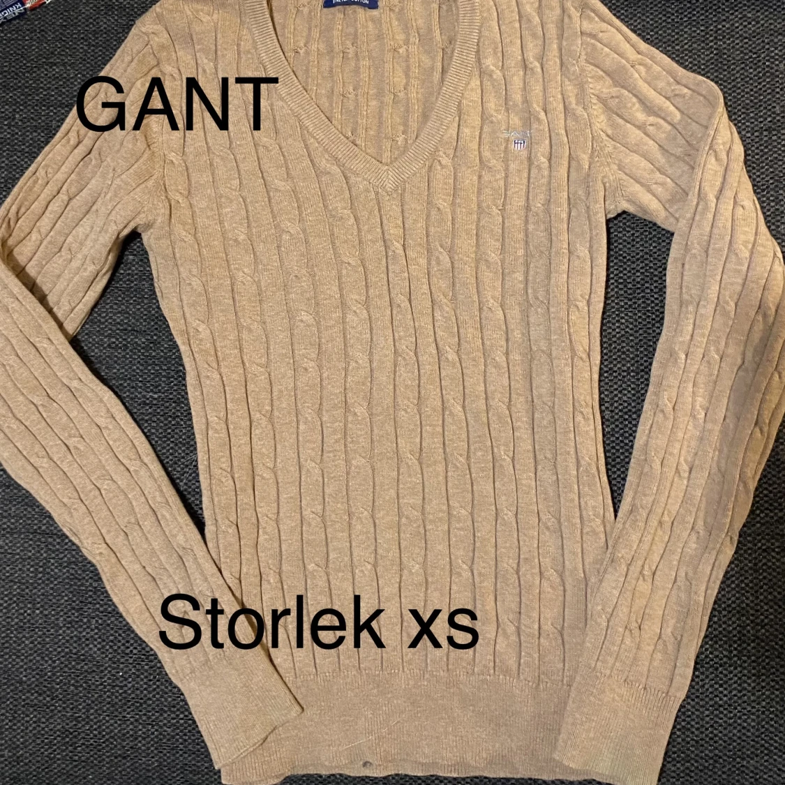 Två märkeströjor ribbade xs