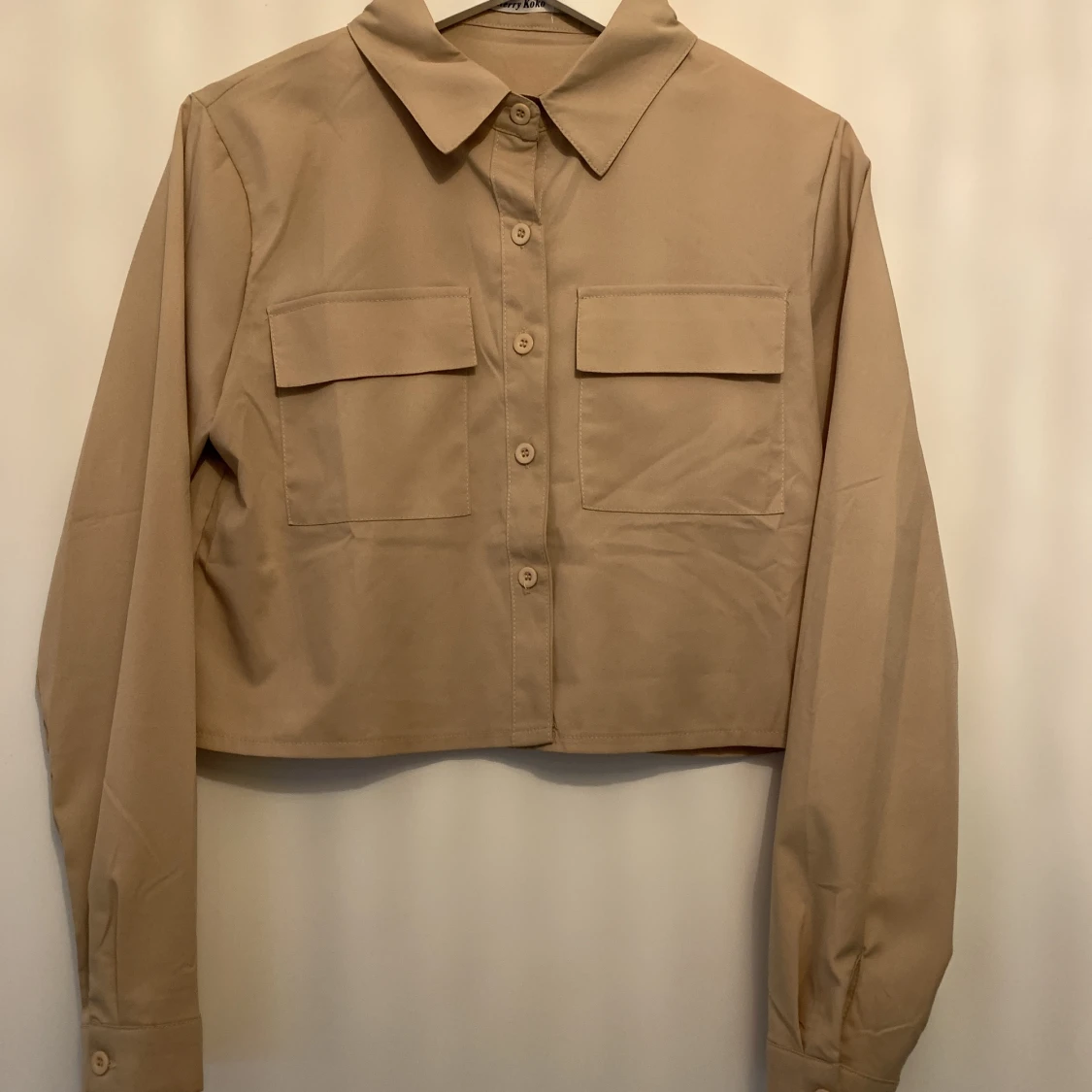 Croppad skjorta från Cherry Koko