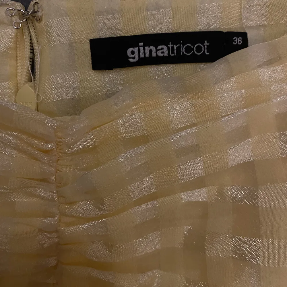 Kjol från Gina Tricot, kommer inte till användning tyvärr 🌼 100kr +frakt . Kjolar.