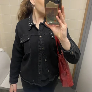 Jeans jacka  - As cool jeans jacka från zara 