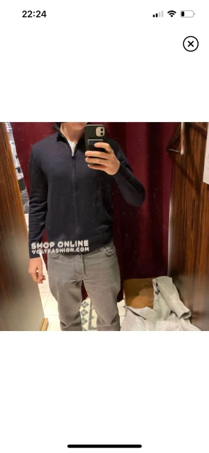 These glory days  - These glory days over shirti storlek M. Tröjan har inga fläckar på dig och är inte sliten. Den har använts få gånger och säljer den  eftersom att den är för liten för mig.